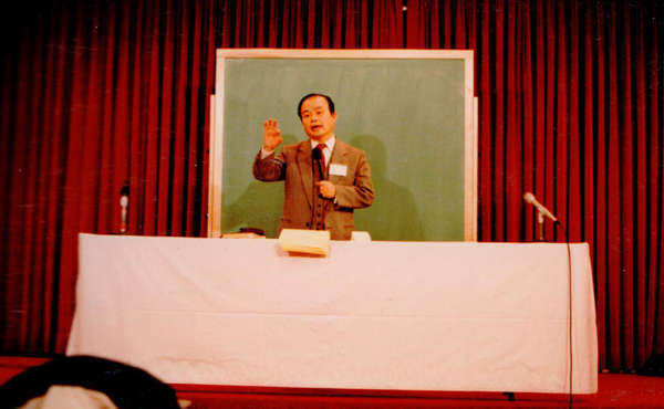 Rev Sudo teaching Home Church workshop 1987
